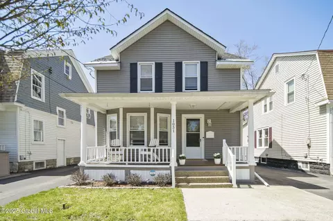 1051 Keyes Ave, Schenectady, NY 12309