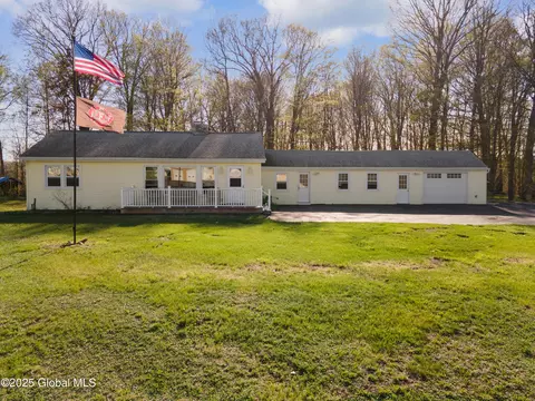 2977 River Rd, Melrose, NY 12121