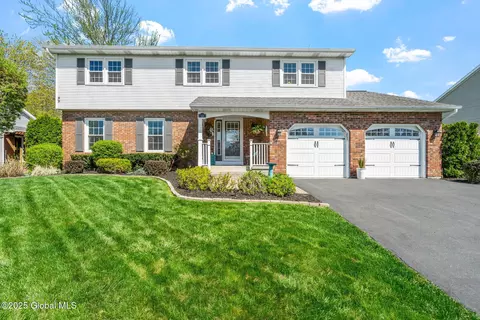 13 Robin Ln, Rensselaer, NY 12144