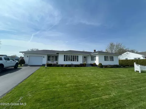 16 Peter Ln, Amsterdam, NY 12010