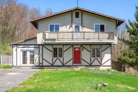 11 Charl Ln, Troy, NY 12180