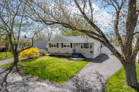 38 Dover Dr, Latham, NY 12110