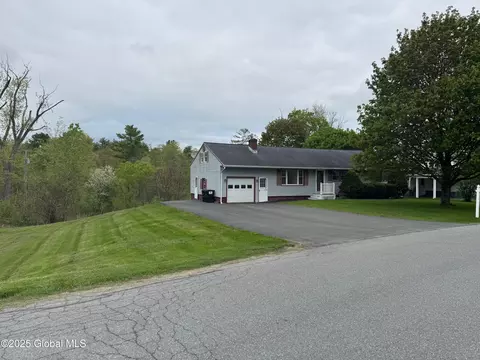 19 Callaghan Blvd, Ballston Lake, NY 12019