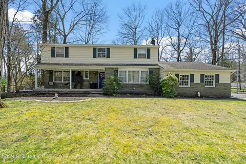 2 Hemlock Dr, Clifton Park, NY 12065