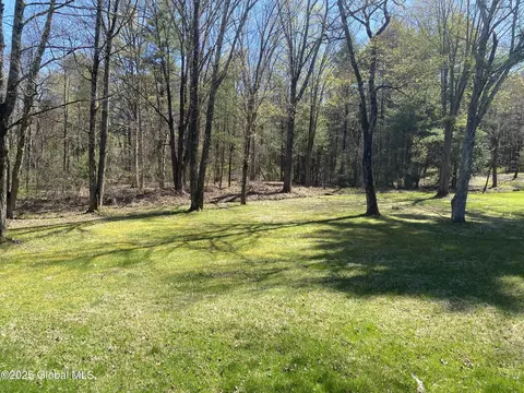 92 Dubois Ln, Rexford, NY 12065
