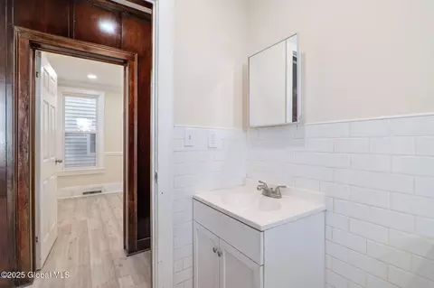 Bath - 5 Barney St, Schenectady, NY 12307 photo 2 of 3