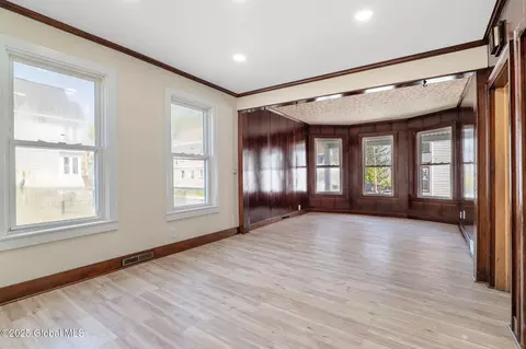 Living - 5 Barney St, Schenectady, NY 12307 photo 3 of 7