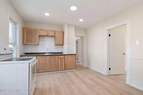 Entry Way - 5 Barney St, Schenectady, NY 12307 photo 8 of 10