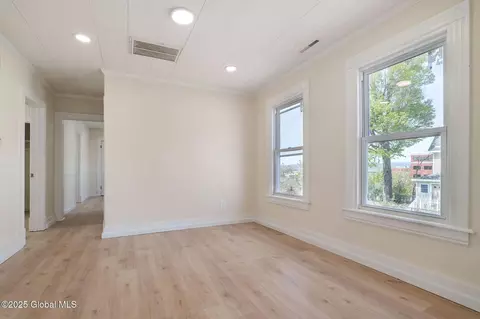 Living - 5 Barney St, Schenectady, NY 12307 photo 6 of 7