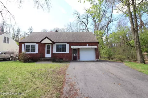 1047 Louis Rd, Schenectady, NY 12303