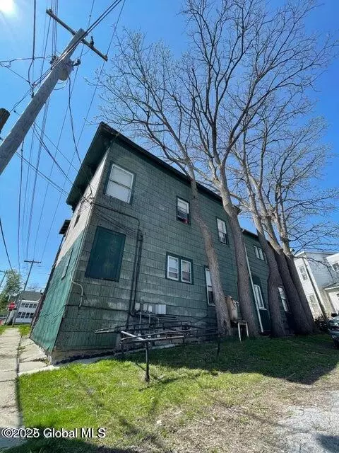 17 E State St, Johnstown, NY 12095