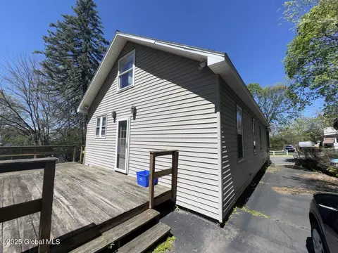 36 Northern Dr, Troy, NY 12182 photo 5