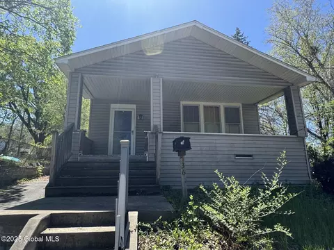36 Northern Dr, Troy, NY 12182