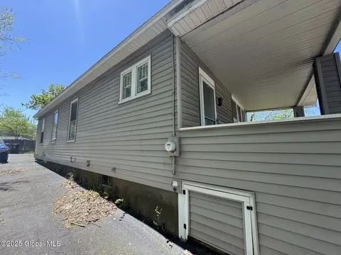 36 Northern Dr, Troy, NY 12182 photo 7