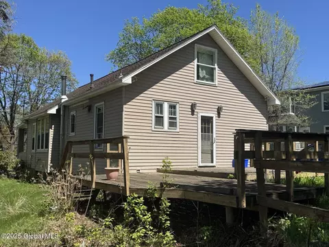 36 Northern Dr, Troy, NY 12182 photo 8