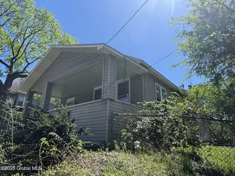 36 Northern Dr, Troy, NY 12182 photo 3