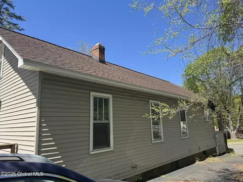 36 Northern Dr, Troy, NY 12182 photo 6