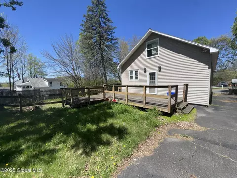 36 Northern Dr, Troy, NY 12182 photo 4