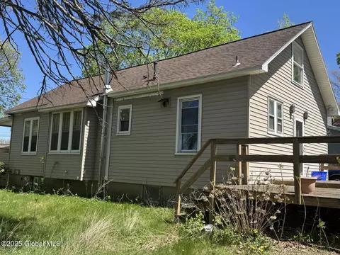 36 Northern Dr, Troy, NY 12182 photo 9