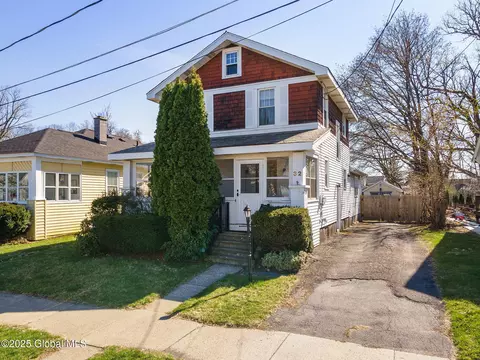 32 Dartmouth St, Albany, NY 12209