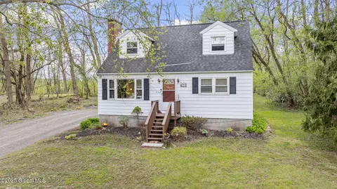 24 Altamont Rd, Voorheesville, NY 12186