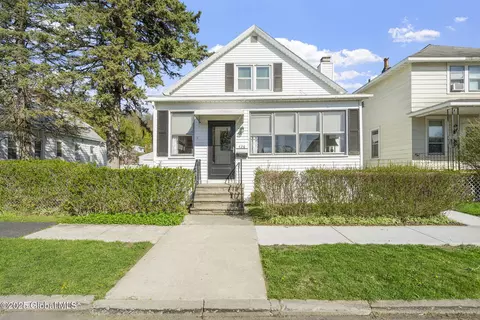 426 8th Ave, Troy, NY 12182