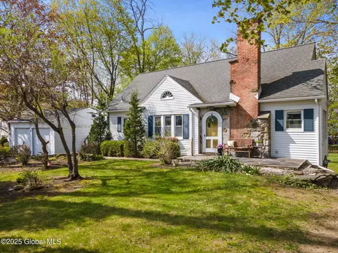 86 Elm Ave, Delmar, NY 12054