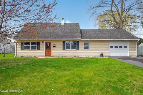 1129 Outer Dr, Schenectady, NY 12303
