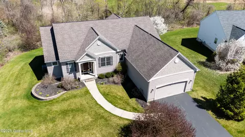 12 Chantrey Blvd, Mechanicville, NY 12118