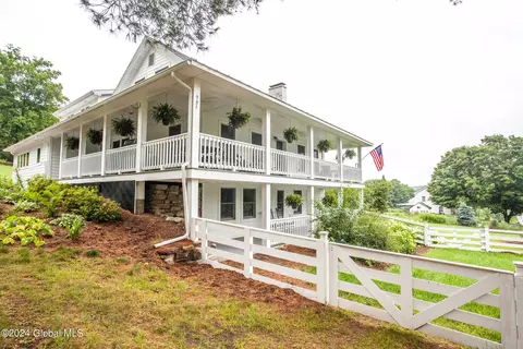 983 Creek Rd, Crown Point, NY 12928