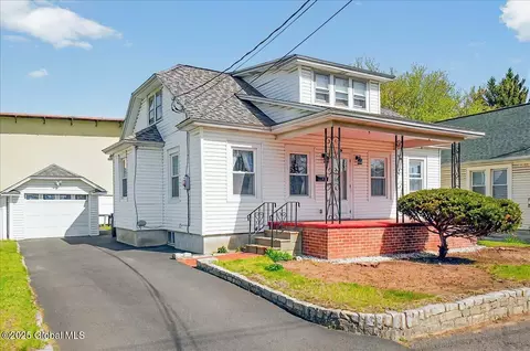 19 Dott Ave, Albany, NY 12205