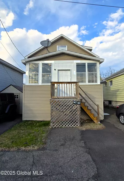 127 Exchange St, Colonie, NY 12205