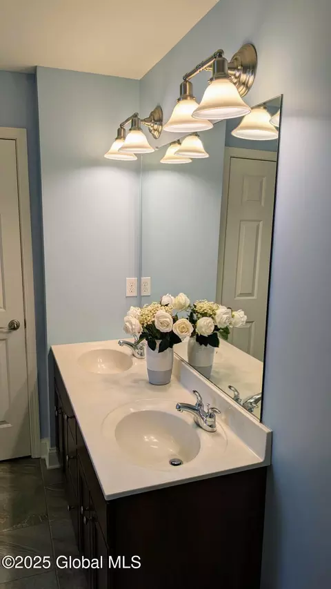 17 Stone Crest Dr, Mechanicville, NY 12118 photo 19