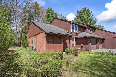 32 Thimbleberry Rd, Malta, NY 12020