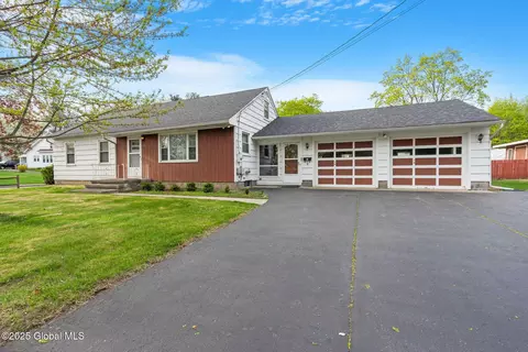 29 Orchard St, Delmar, NY 12054
