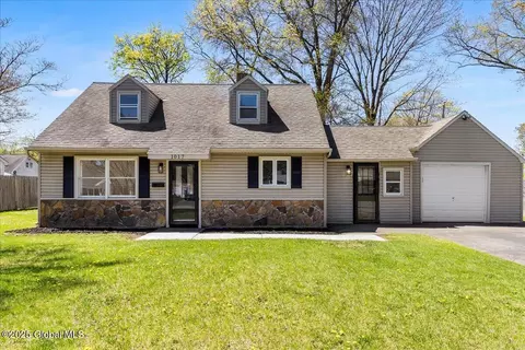 1017 Horvath St, Schenectady, NY 12303
