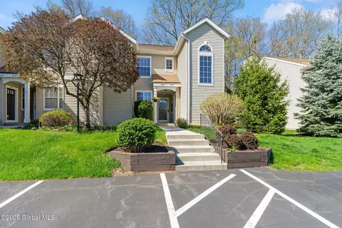 5101 Forest Pointe Dr, Clifton Park, NY 12065