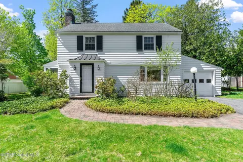 6 Mayfair Dr, Slingerlands, NY 12159