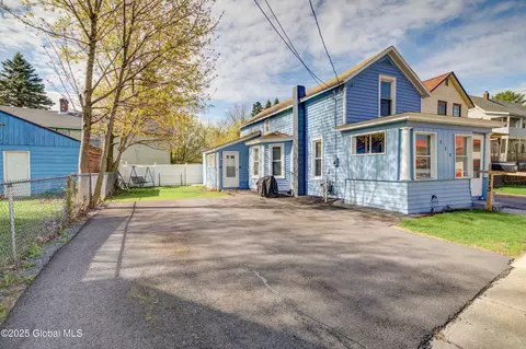 113 W 8th Ave, Gloversville, NY 12078