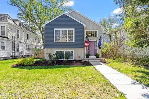 562 3rd Ave, Troy, NY 12182