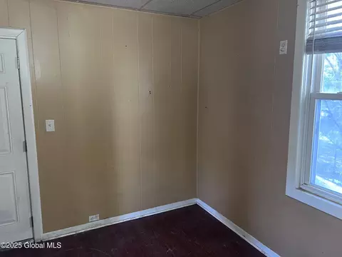 4 Wesley Ave, Schenectady, NY 12304 photo 3
