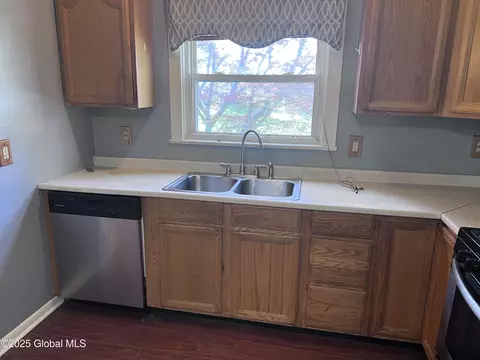 4 Wesley Ave, Schenectady, NY 12304 photo 5