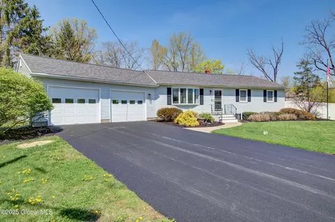 10 Thatcher Dr, Altamont, NY 12009
