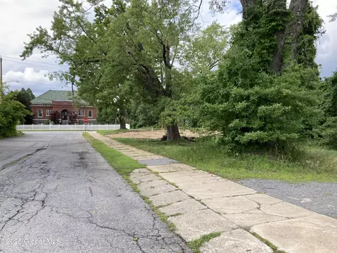 16 Pine St, Corinth, NY 12822 photo 6