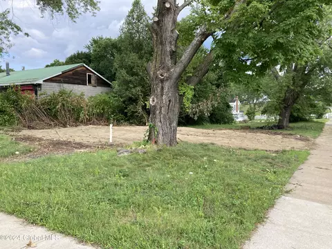 16 Pine St, Corinth, NY 12822 photo 5