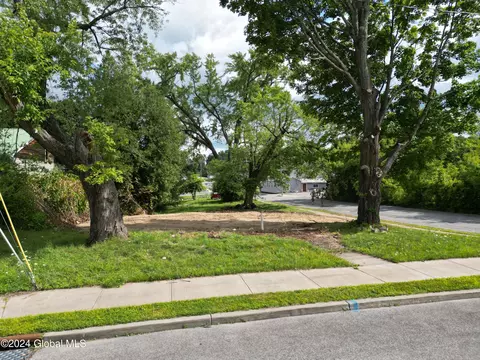 16 Pine St, Corinth, NY 12822 photo 2