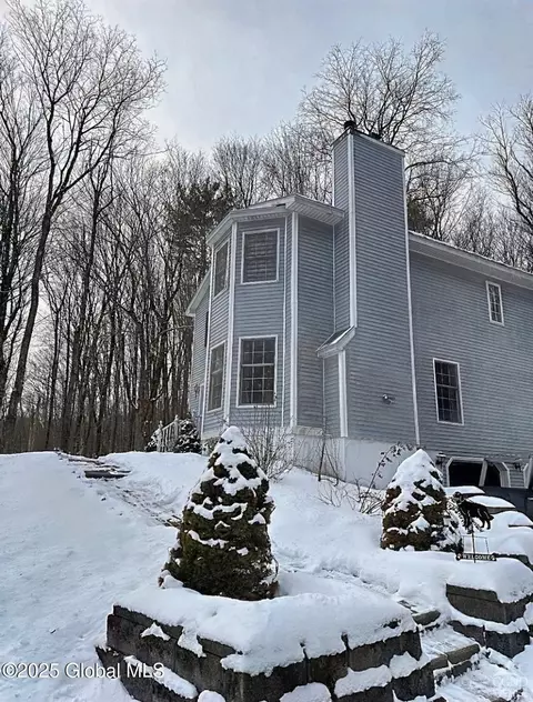 27 N Valley Rd, Canaan, NY 12029