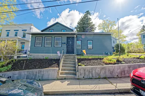 38 Defreest Ave, Troy, NY 12180