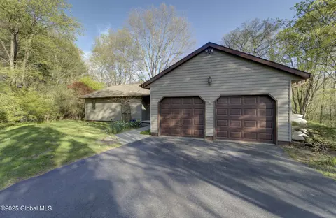 2854 River Rd, Melrose, NY 12121