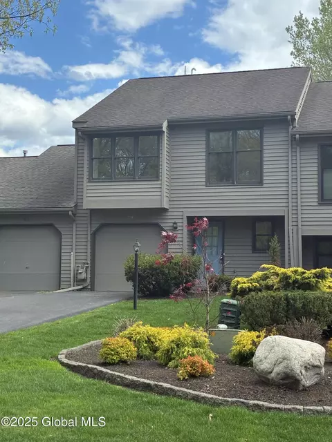 523 Townwood Dr, Albany, NY 12203